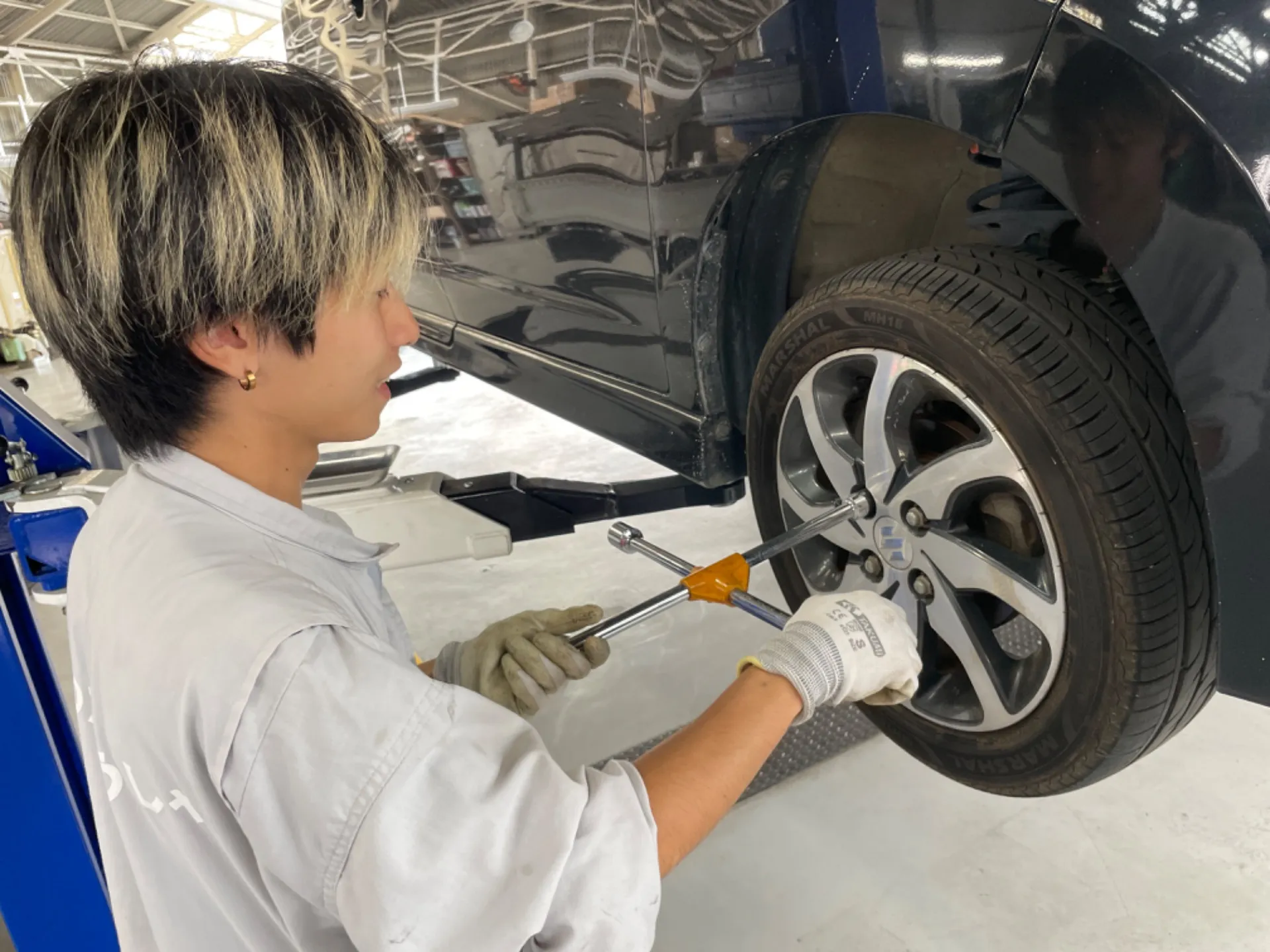 タイヤのシーズン付け替え(履き替え)料金